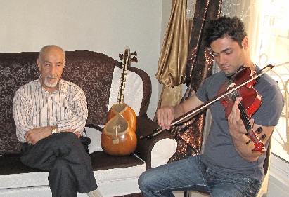 دانیال اژدری شاهد تار و سه تار و ویولن و کمانچه
